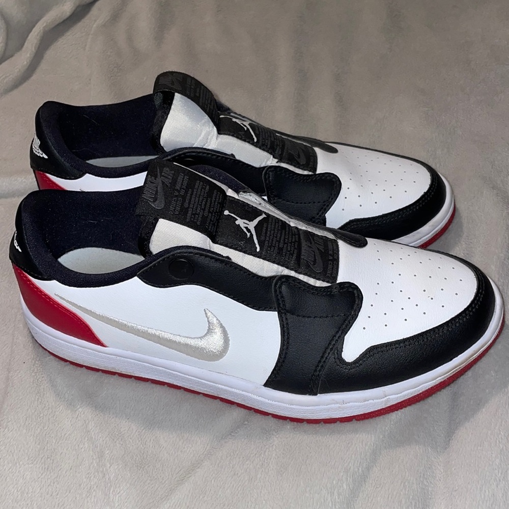 Nike slip ons. Barely used.